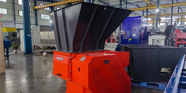 廢舊薄膜撕碎機只能用單軸嗎？該怎么選？