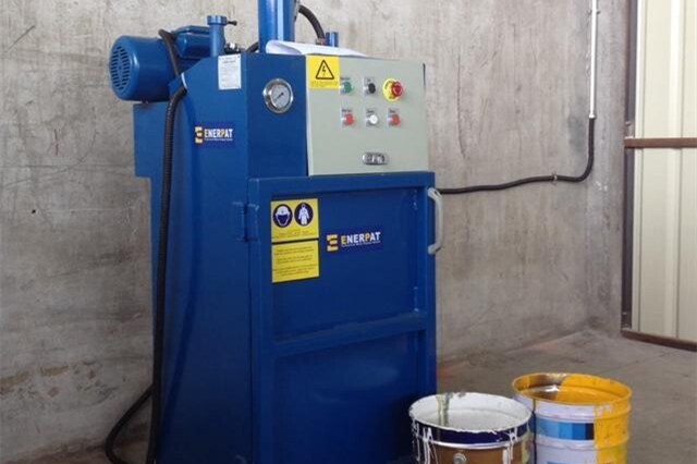 濟寧某化工公司定制油漆桶打包機案例 濟寧某化工公司定制油漆桶打包機案例