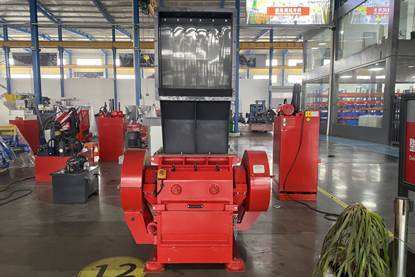 蘇州某橡塑公司定制塑料破碎機案例