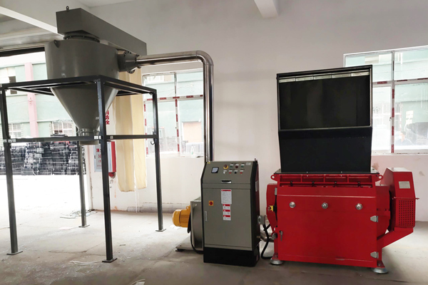 廣州某回收公司定制吸塑盤破碎機案例