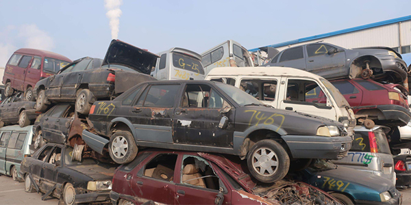 汽車外殼破碎機(jī)，在報廢汽車拆解中“尋寶”