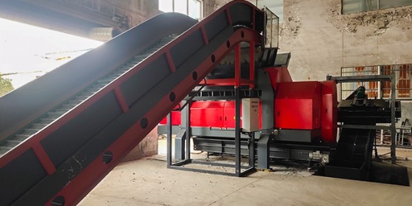 大型<i style='color:red'>塑料薄膜</i>撕碎機優勢有哪些？大型薄膜撕碎機助生產