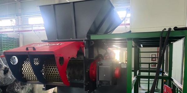 <i style='color:red'>塑料薄膜</i>撕碎機怎么用?<i style='color:red'>塑料薄膜</i>撕碎機日常保養不能少