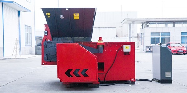 大型塑料破碎機哪家好？大型塑料破碎機生產廠家選擇方法
