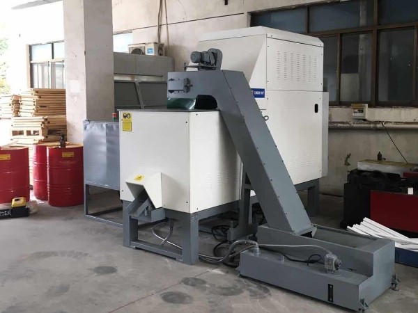 福州某鋁業公司定制鋁屑壓餅機案例