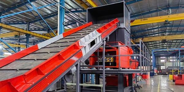 大型塑料粉碎機(jī)多少錢一臺(tái)？<i style='color:red'>塑料破碎</i>機(jī)設(shè)備哪家好？