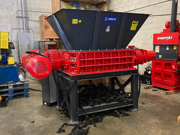 浙江某橡塑制品公司定制單軸撕碎機案例 浙江某橡塑制品公司定制單軸撕碎機案例