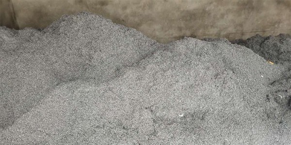 鐵屑堆積怎么處理？鐵屑壓餅機為你解難題！